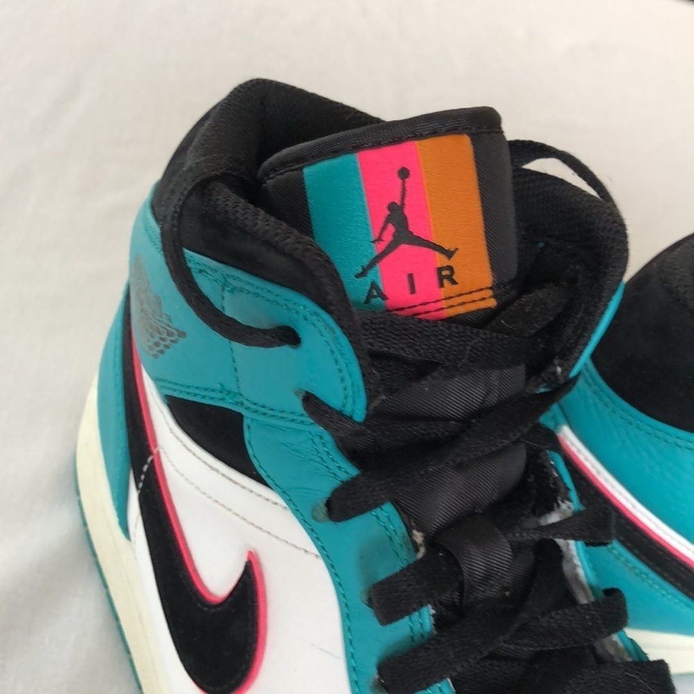 Air Jordan 1 Mid SE 'South Beach' - Picture 6 of 17